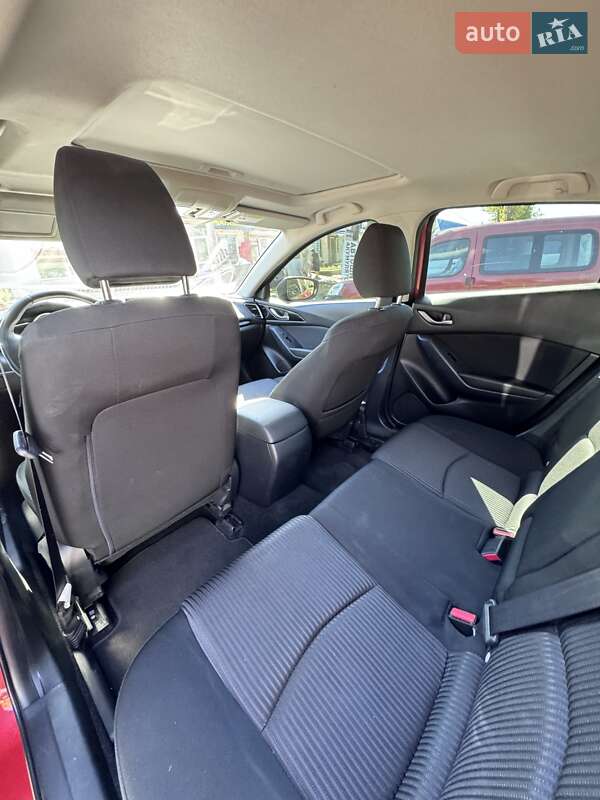 Седан Mazda 3 2015 в Южноукраинске