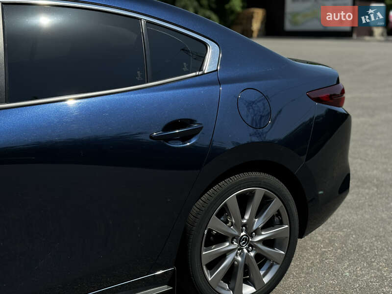 Седан Mazda 3 2019 в Южноукраинске