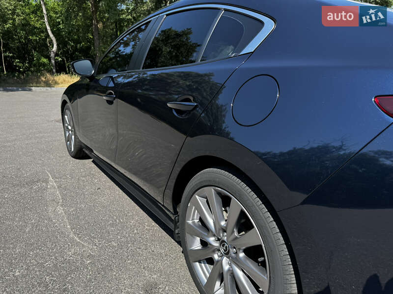 Седан Mazda 3 2019 в Южноукраинске