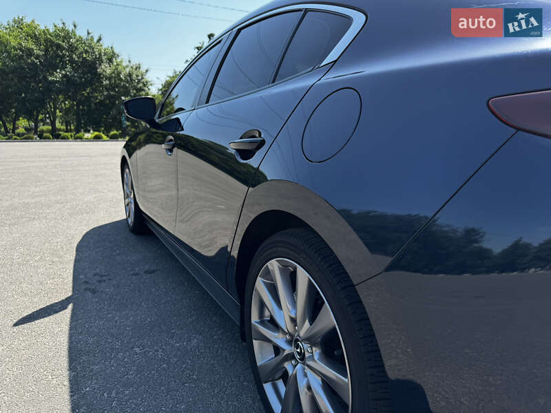 Седан Mazda 3 2019 в Южноукраинске