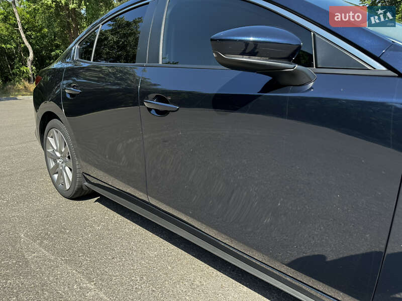 Седан Mazda 3 2019 в Южноукраинске