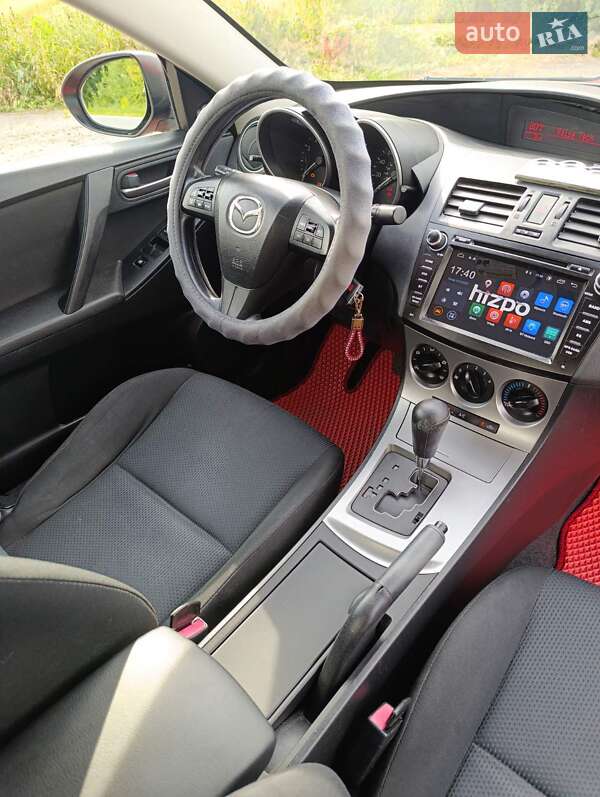 Седан Mazda 3 2011 в Могилев-Подольске