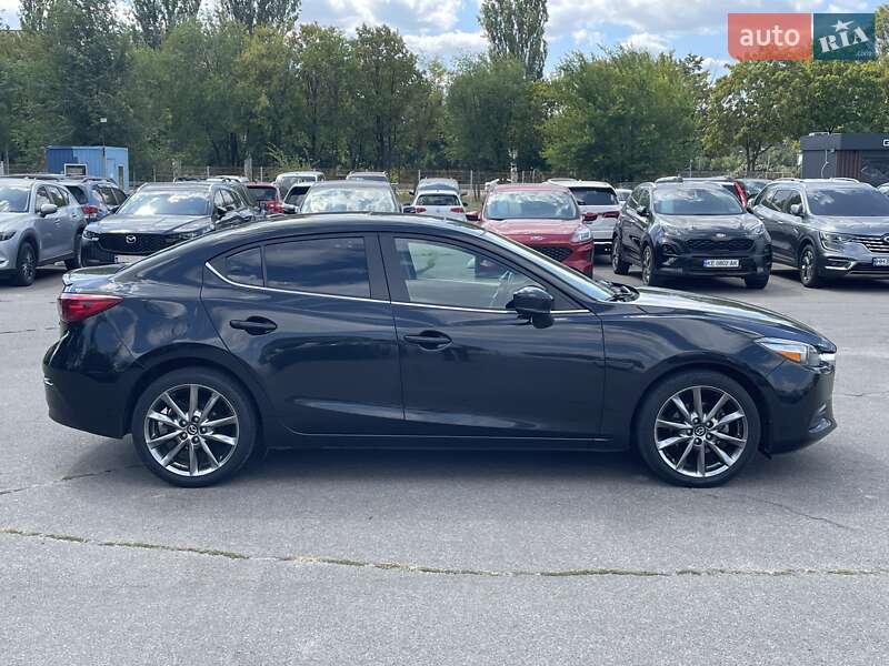 Седан Mazda 3 2018 в Днепре