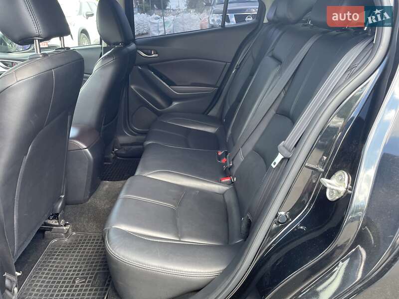 Седан Mazda 3 2018 в Днепре