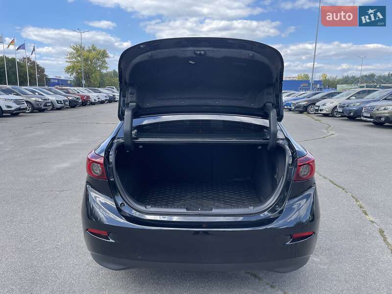 Седан Mazda 3 2018 в Днепре