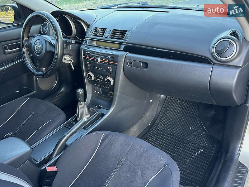 Седан Mazda 3 2005 в Кропивницком