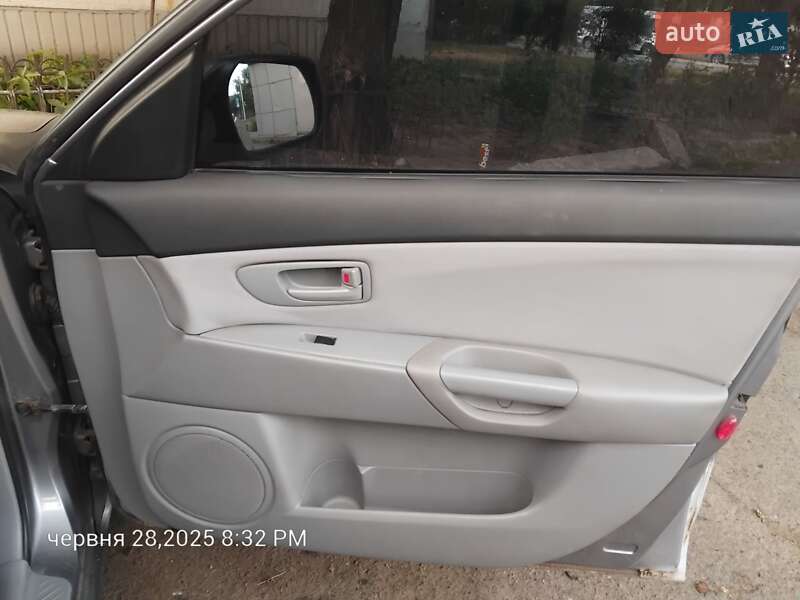 Седан Mazda 3 2004 в Черкасах