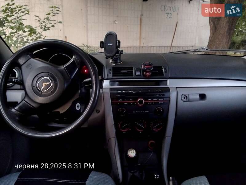 Седан Mazda 3 2004 в Черкасах