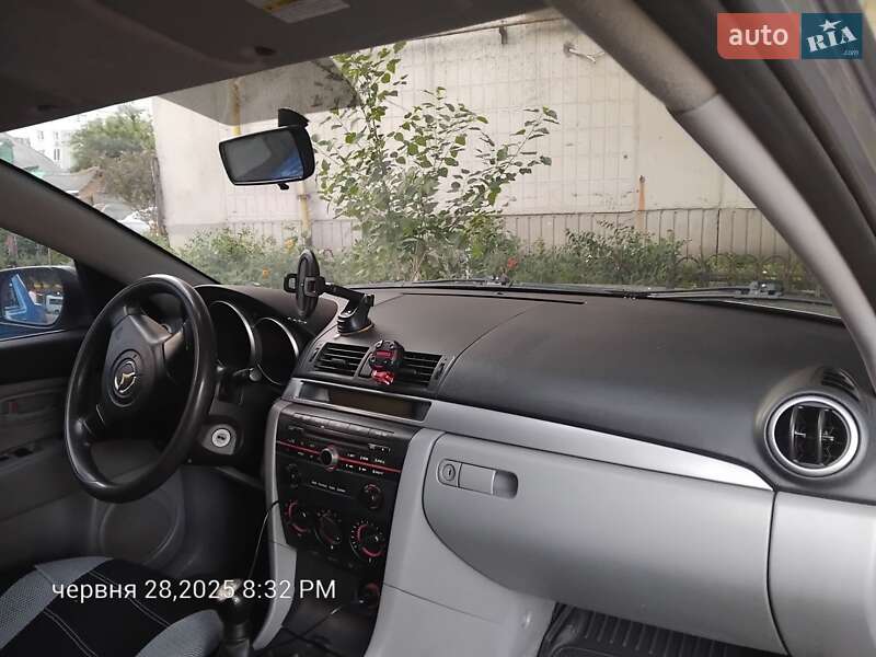 Седан Mazda 3 2004 в Черкасах