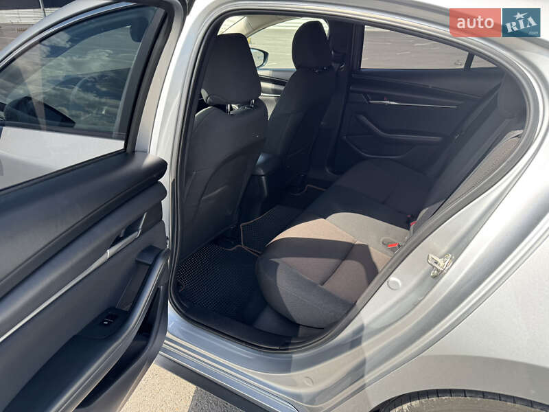 Седан Mazda 3 2019 в Львове