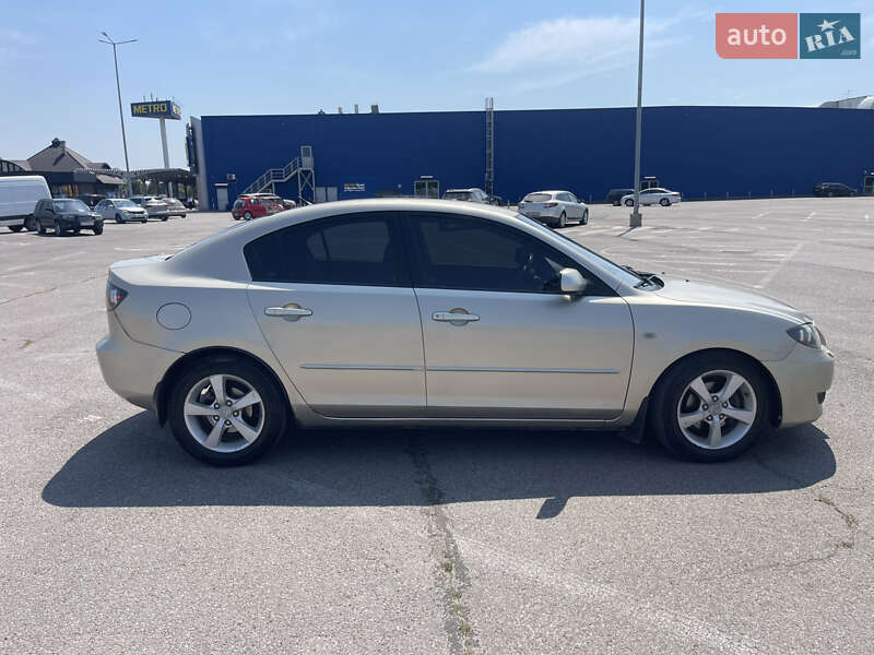 Седан Mazda 3 2005 в Чернівцях