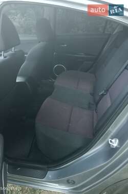 Седан Mazda 3 2004 в 