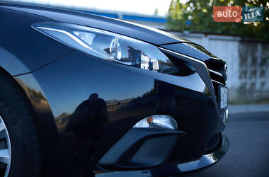 Седан Mazda 3 2014 в 