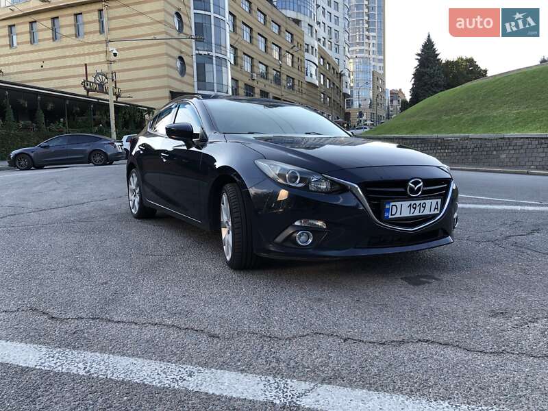 Седан Mazda 3 2014 в Днепре