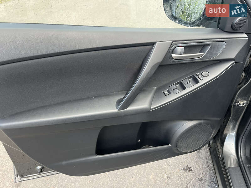 Хэтчбек Mazda 3 2009 в Ахтырке