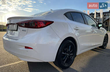 Седан Mazda 3 2015 в 