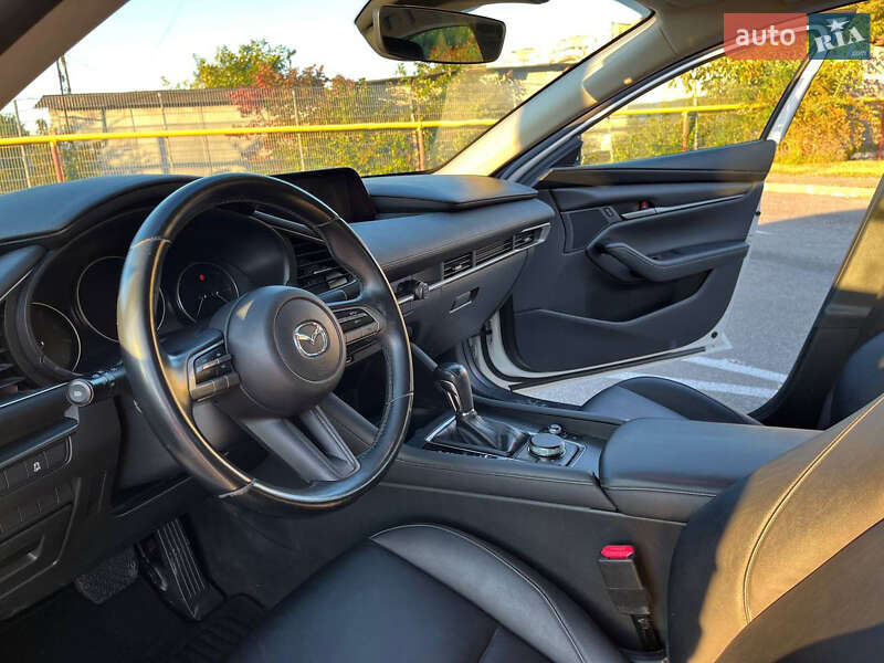 Седан Mazda 3 2021 в Ивано-Франковске