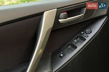 Хэтчбек Mazda 3 2010 в 