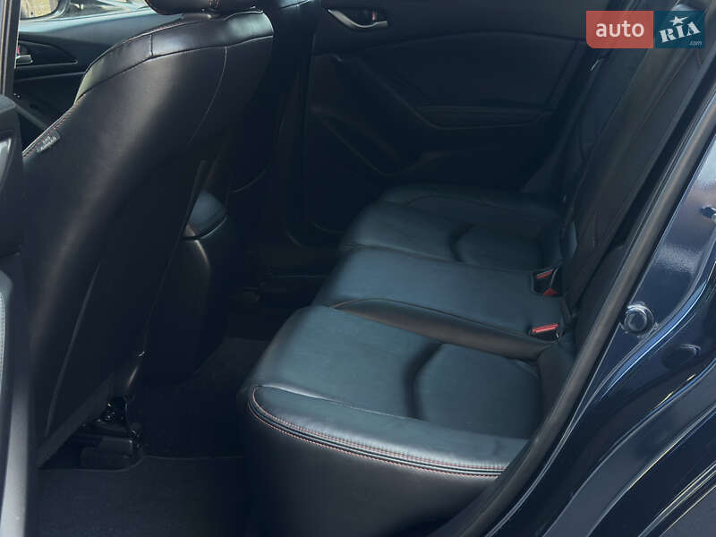 Седан Mazda 3 2015 в Одесі