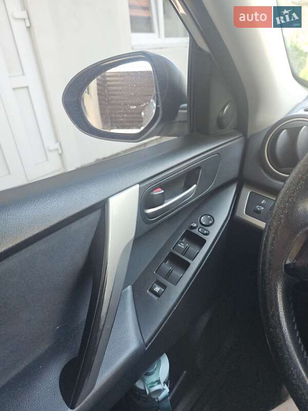 Хэтчбек Mazda 3 2011 в Виннице