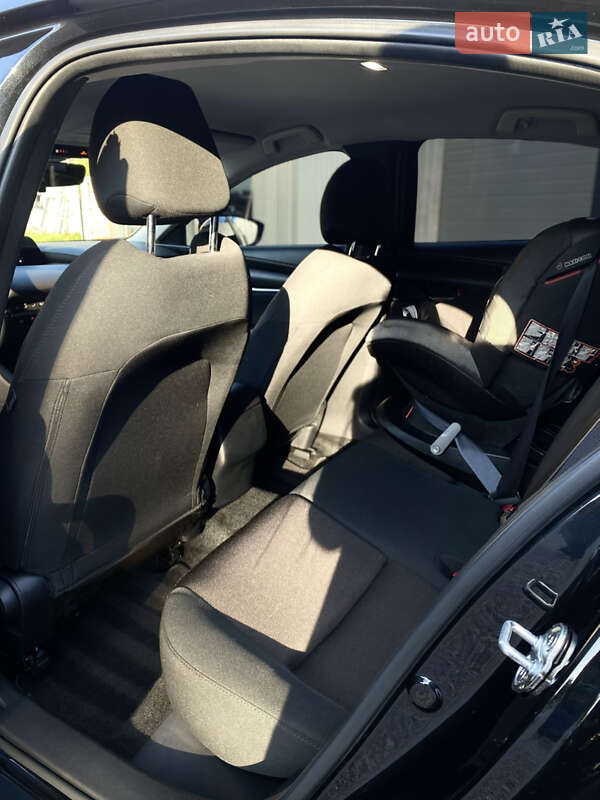 Седан Mazda 3 2023 в Виннице