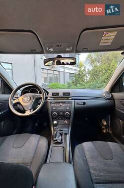 Седан Mazda 3 2004 в 