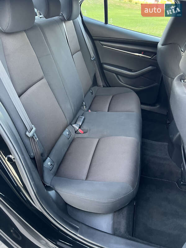 Седан Mazda 3 2020 в Бродах