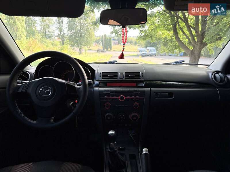 Седан Mazda 3 2006 в Ровно