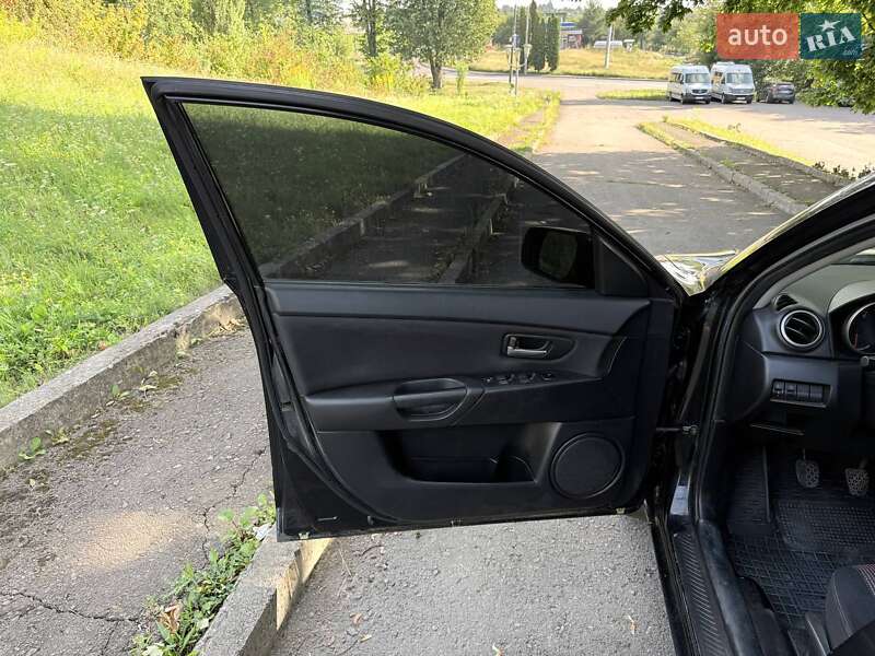 Седан Mazda 3 2006 в Ровно