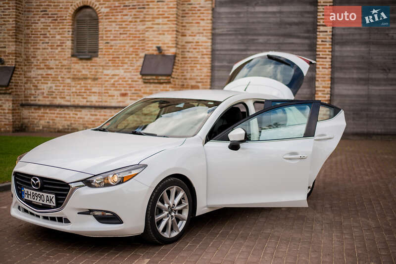 Хэтчбек Mazda 3 2017 в 