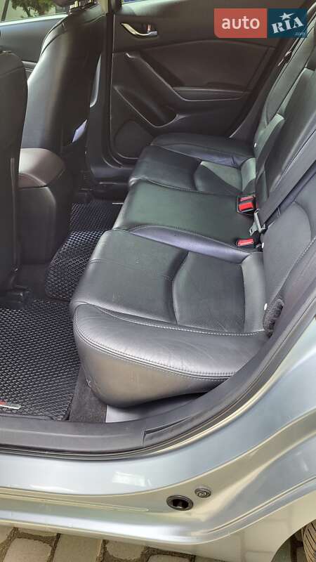 Седан Mazda 3 2018 в Львові