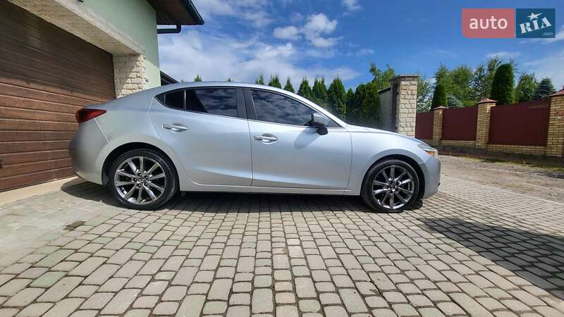 Седан Mazda 3 2018 в Львові