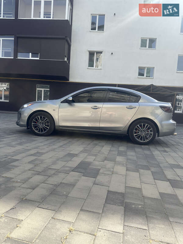 Седан Mazda 3 2012 в Охтирці