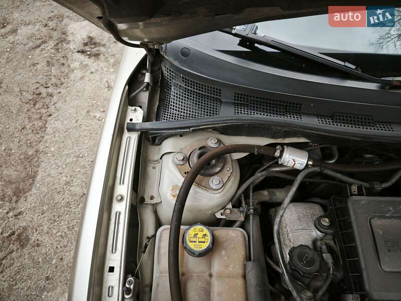 Седан Mazda 3 2006 в Чугуєві