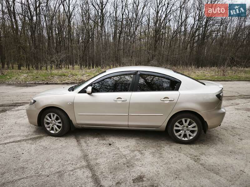 Седан Mazda 3 2006 в Чугуєві