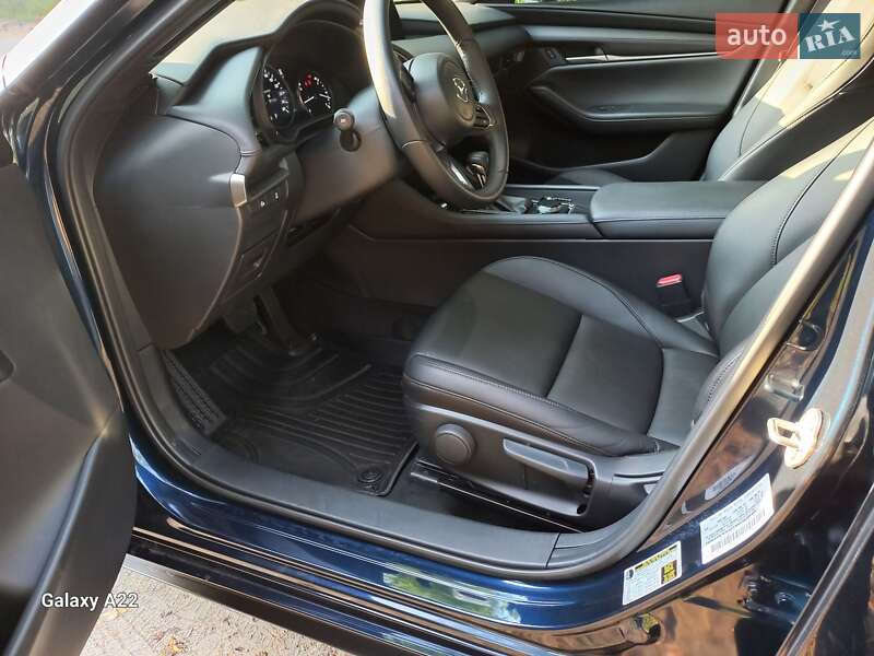 Хэтчбек Mazda 3 2024 в Киеве