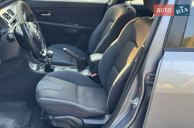 Седан Mazda 3 2004 в 