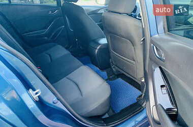 Седан Mazda 3 2017 в 