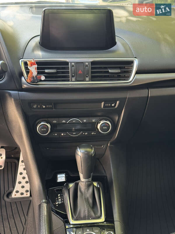 Седан Mazda 3 2017 в Киеве