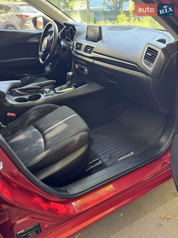 Седан Mazda 3 2017 в Киеве
