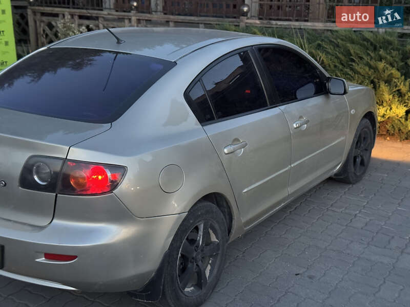 Седан Mazda 3 2005 в Летичіві