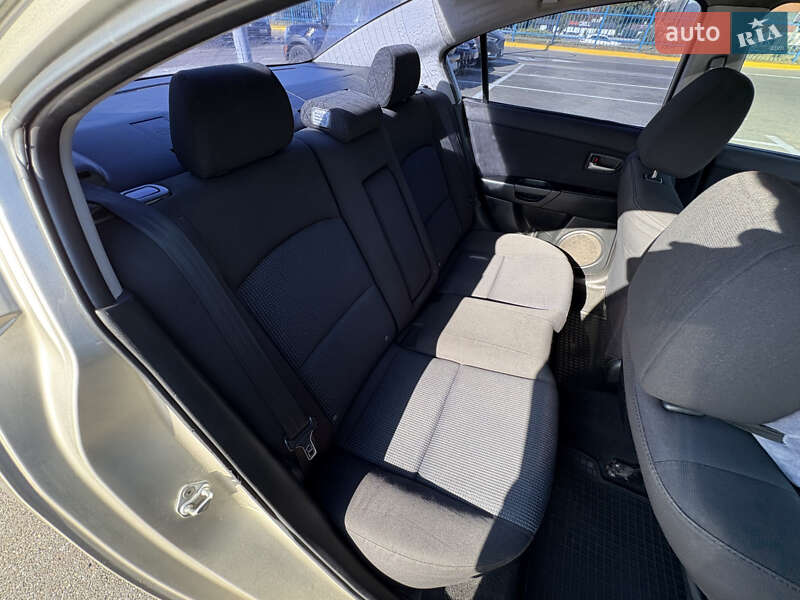 Седан Mazda 3 2004 в Киеве