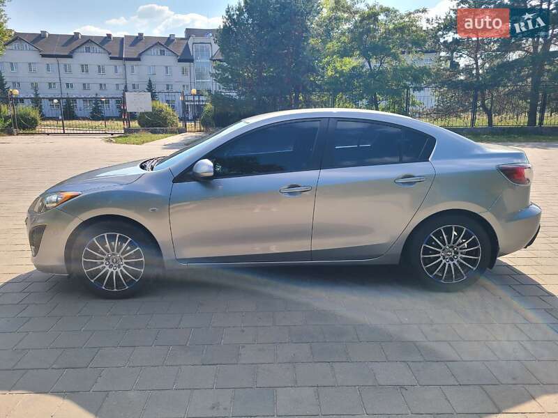 Седан Mazda 3 2010 в Горишних Плавнях