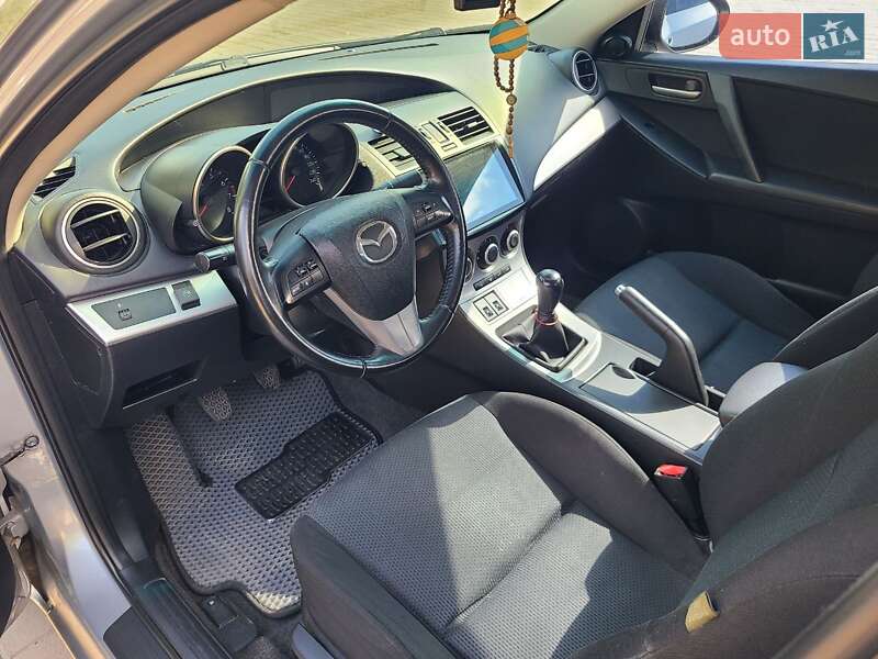 Седан Mazda 3 2010 в Горишних Плавнях