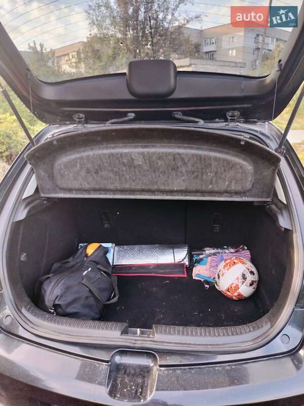 Хэтчбек Mazda 3 2006 в Днепре