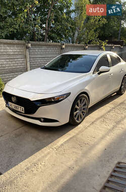 Седан Mazda 3 2018 в Днепре
