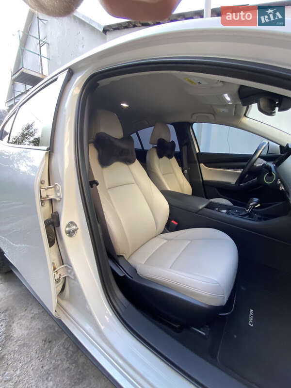 Седан Mazda 3 2018 в Днепре