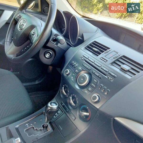 Хэтчбек Mazda 3 2013 в Житомире