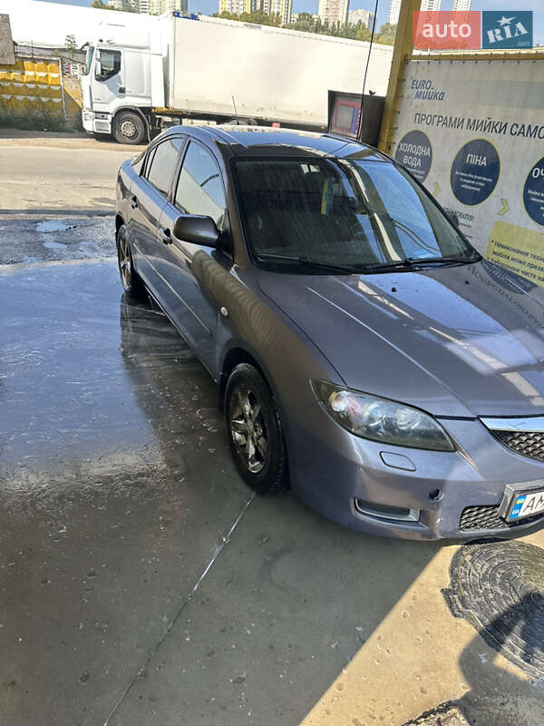 Седан Mazda 3 2006 в Киеве