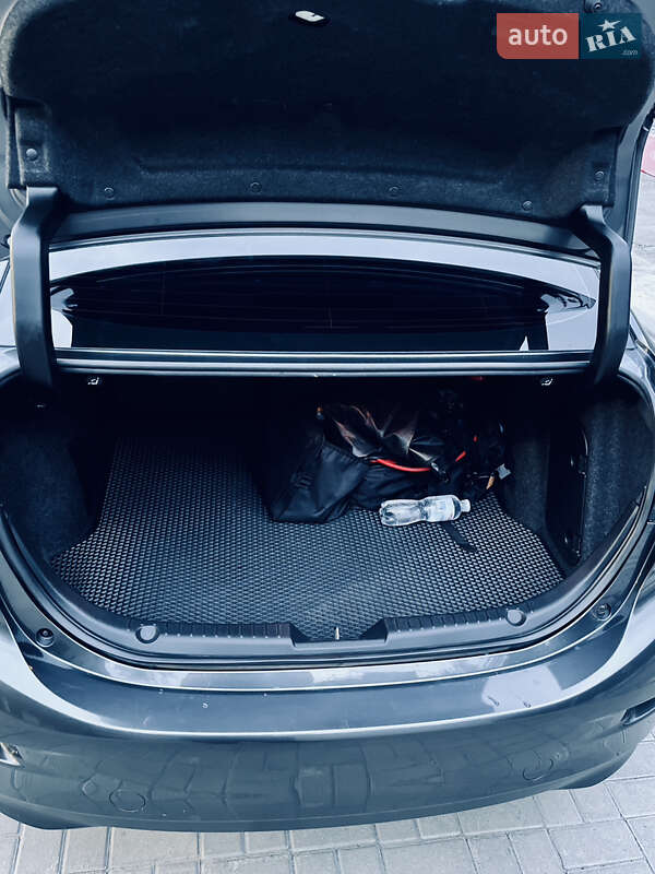Седан Mazda 3 2016 в Харкові